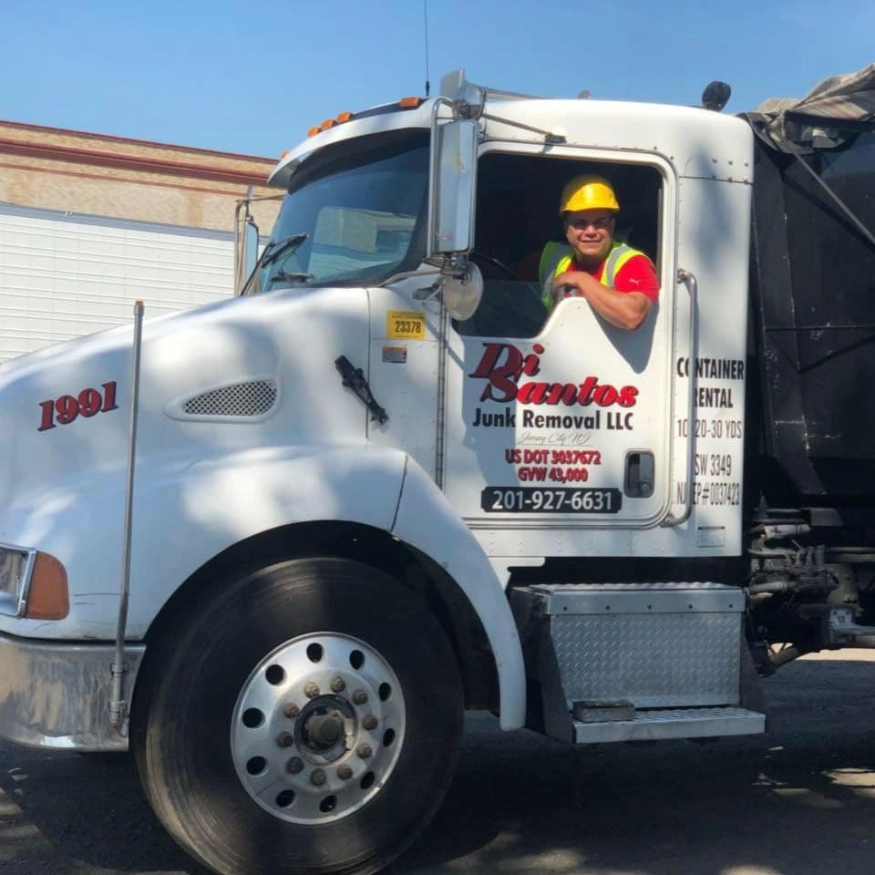 Preview image from Di santos Junk Removal's website